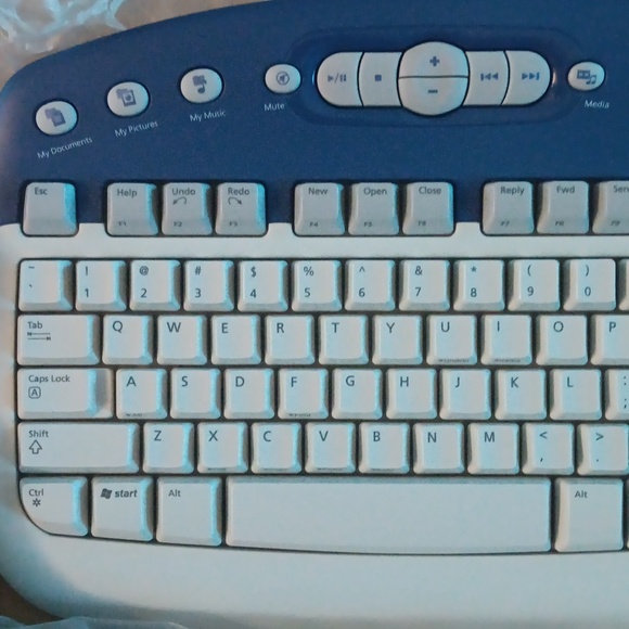 Microsoft Multimedia Keyboard - Picture 4 of 11